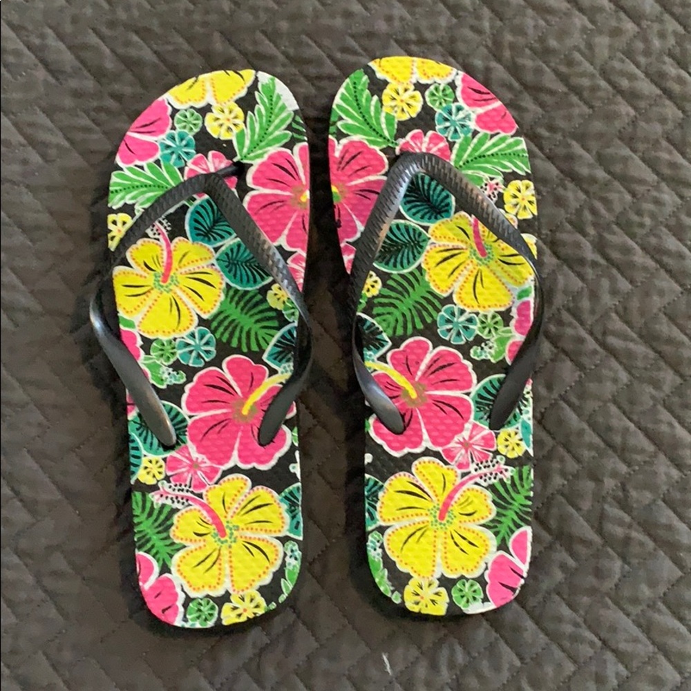 Floral look flip flops